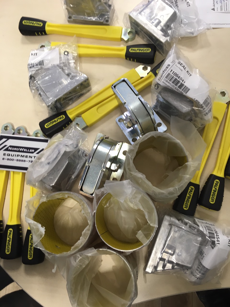 Комплектующие для кран-манипуляторов в морском исполнении